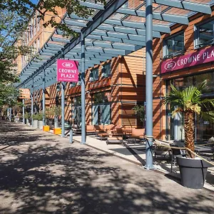 crowne-plaza-lyon-cite-internationale.hotels-rhonealpes.com/